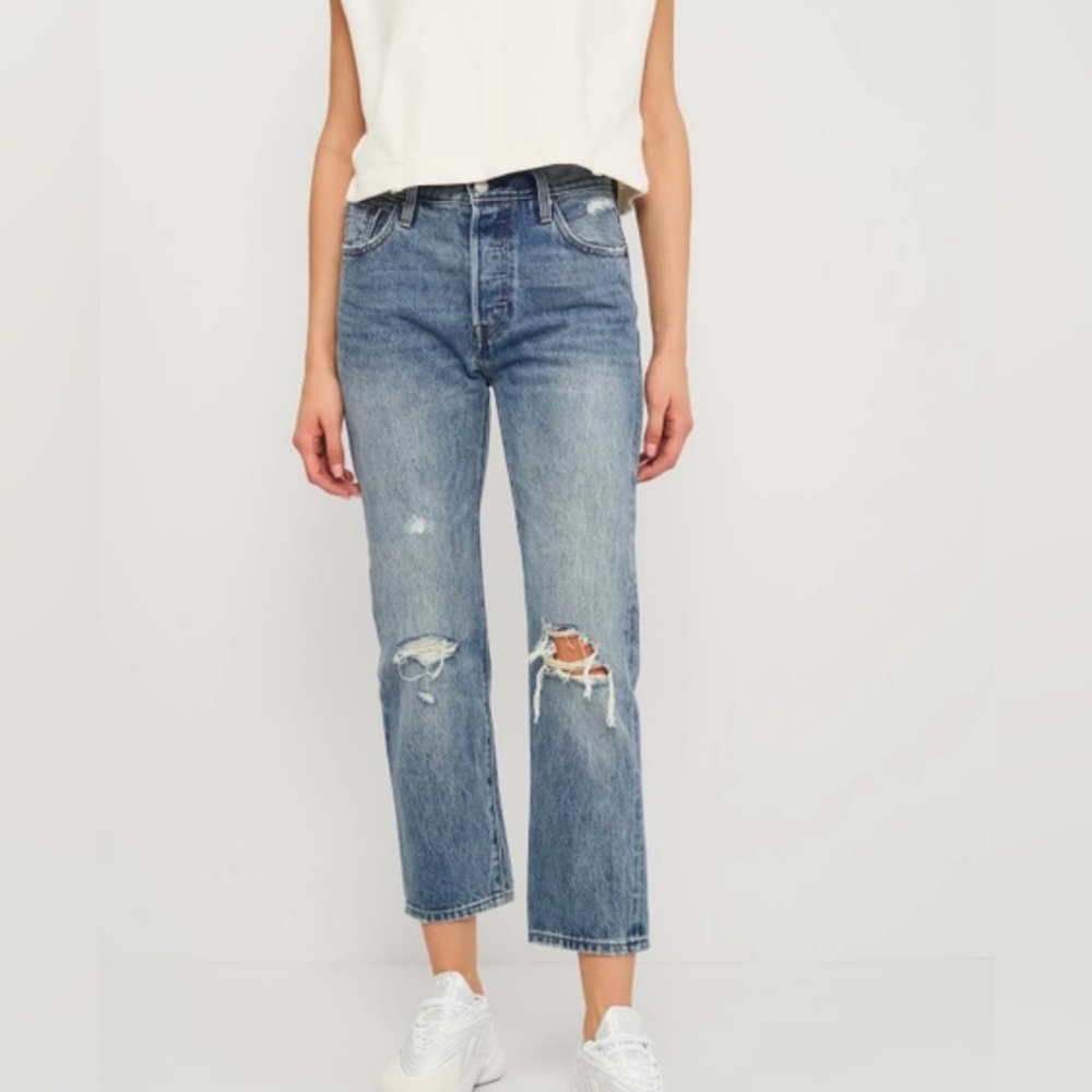 Levi's® Premium
501® ORIGINAL CROPPED RIPPED WOMEN'S JEANS